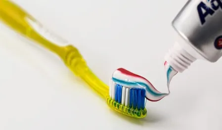 450x350-toothbrush-5717411280-81515574-8292886-81523547-9521134.webp